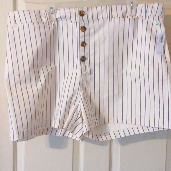 Old Navy Shorts White and Blue Striped - Picture 1 of 8